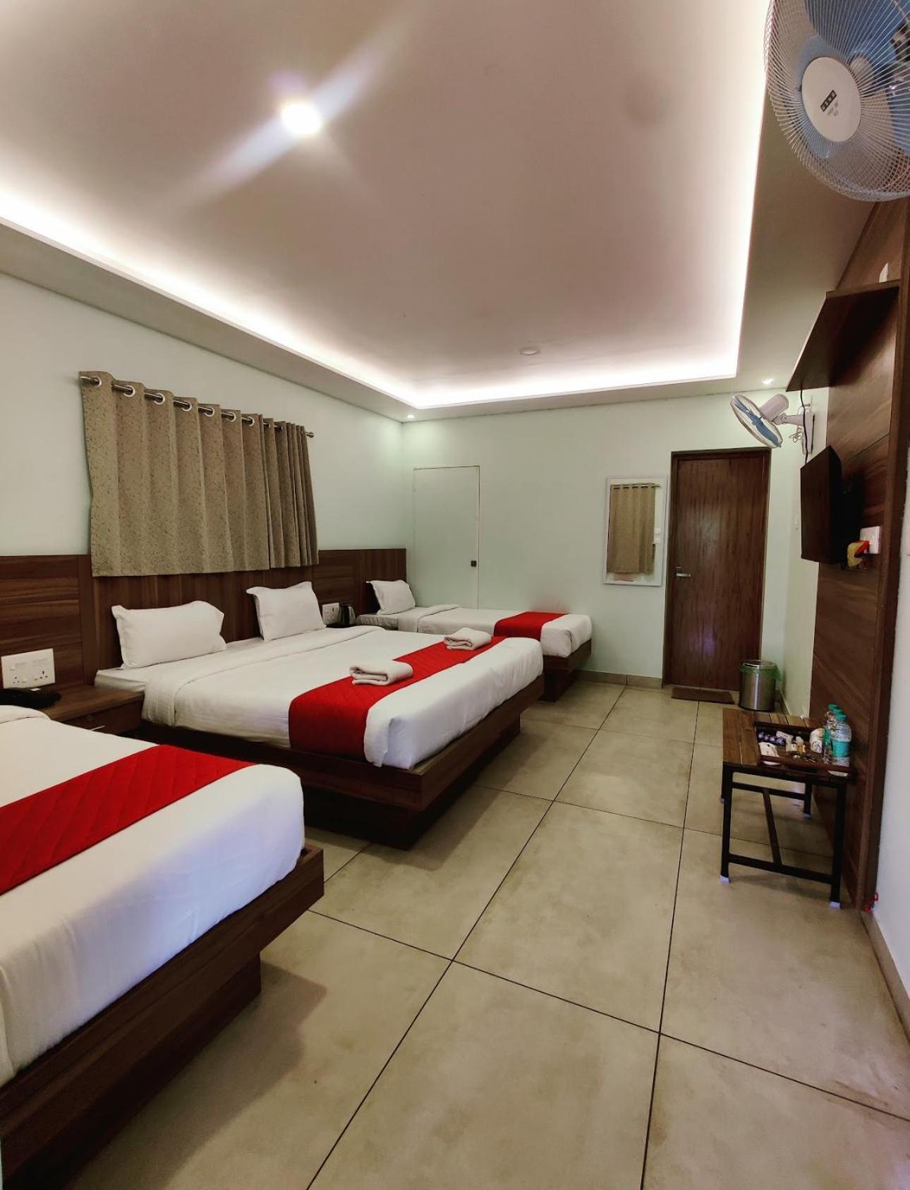 100 Oaks Estate Hotel Yercaud Exterior photo