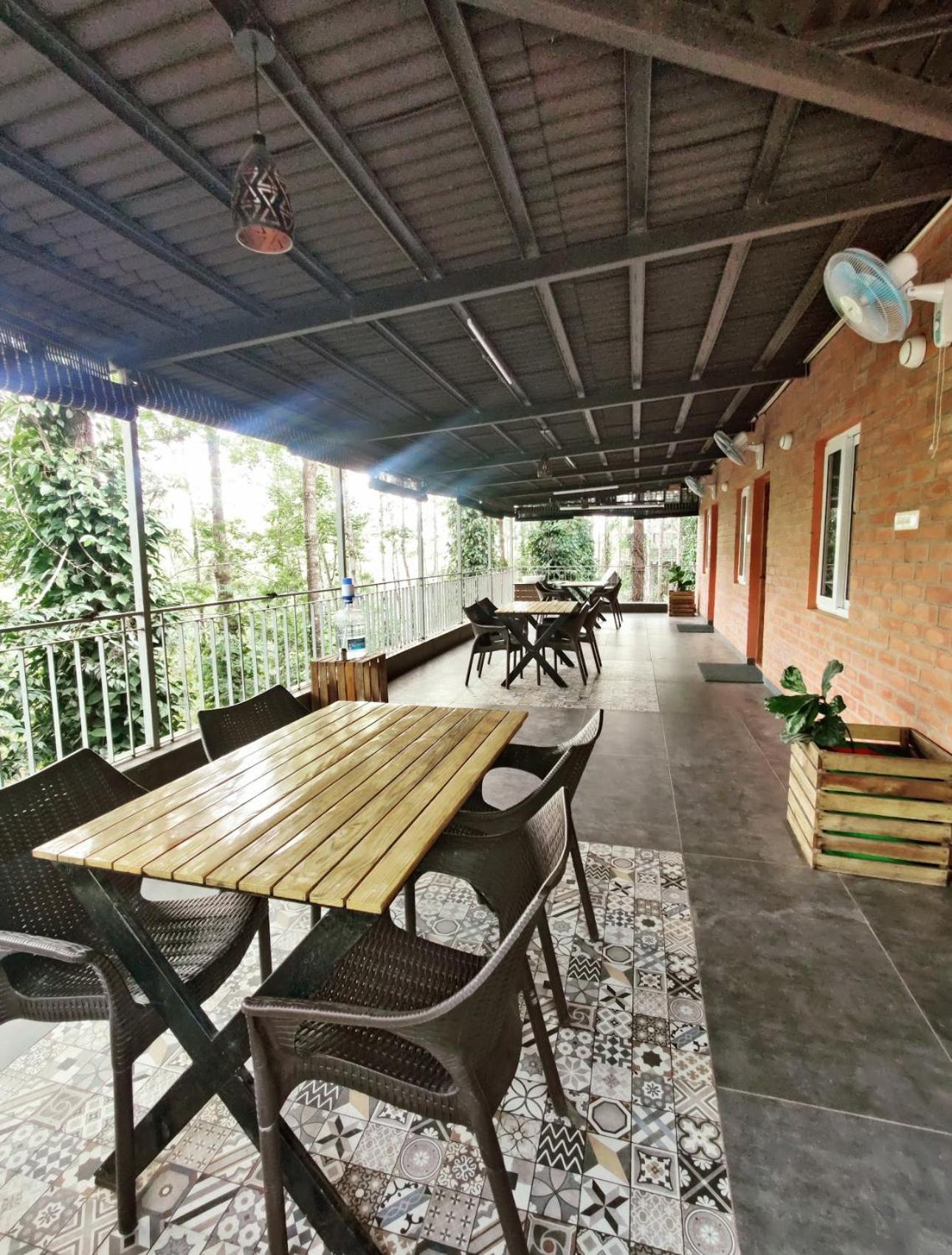 100 Oaks Estate Hotel Yercaud Exterior photo
